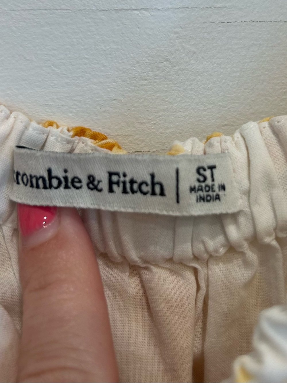 Abercrombie Off-Shoulder Puff Sleeve Floral Mini Dress in Yellow and White - Picture 7 of 7